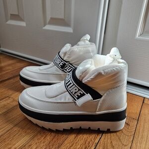 Juicy couture womens White boots